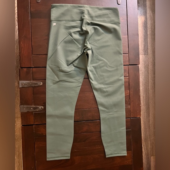 Fabletics- SALAR SOLID POWERHOLD CAPRI - Picture 2 of 5